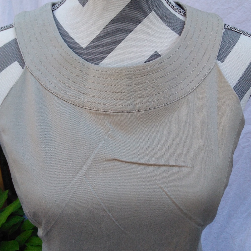 Willi Smith Sheath Dress. Fitted. Size 4. Khaki.